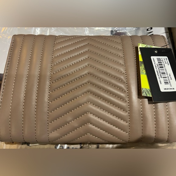 NWT-  Badgley Mischka v quilting center crossbody in taupe  - style 4183 - Picture 2 of 7